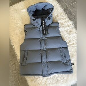 Aritzia women goose down vest